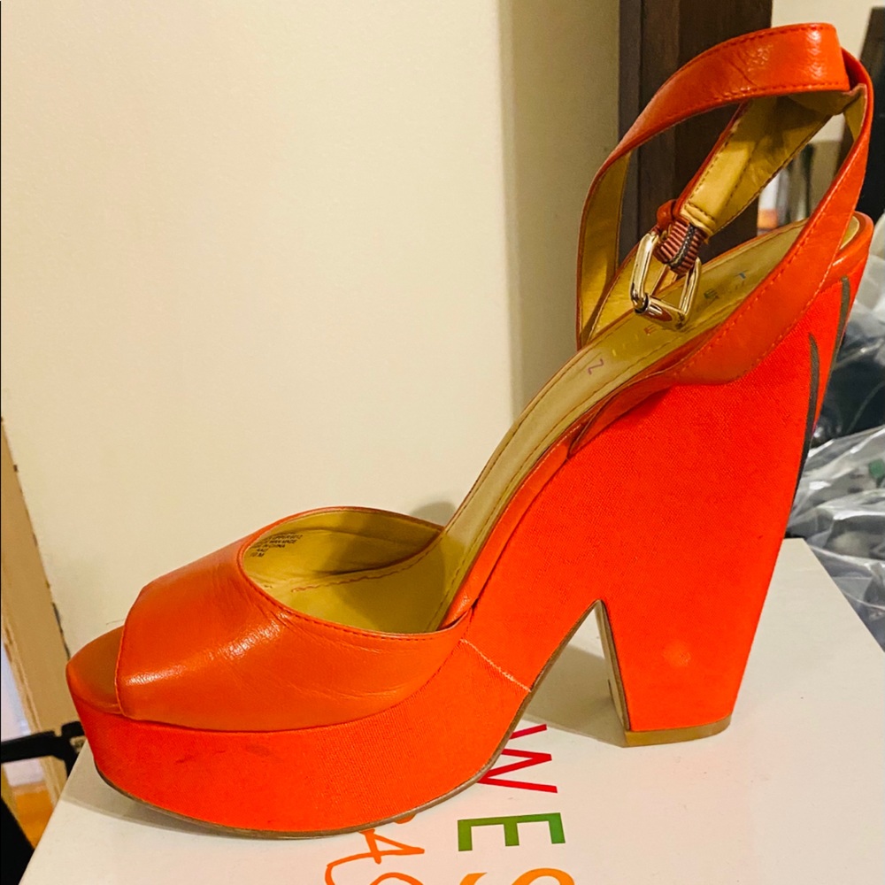 Tropical Orange wedge platform